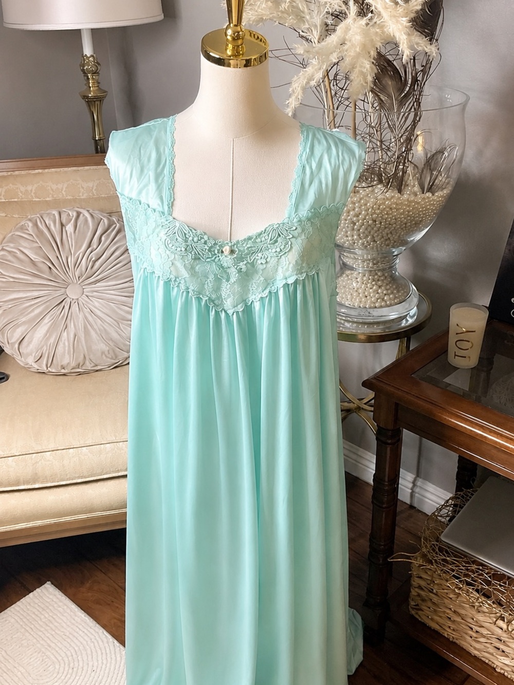 Vtg Plus size Mint Baby Doll Silky Nightgown Romantic Lace detail Cap Sleeves